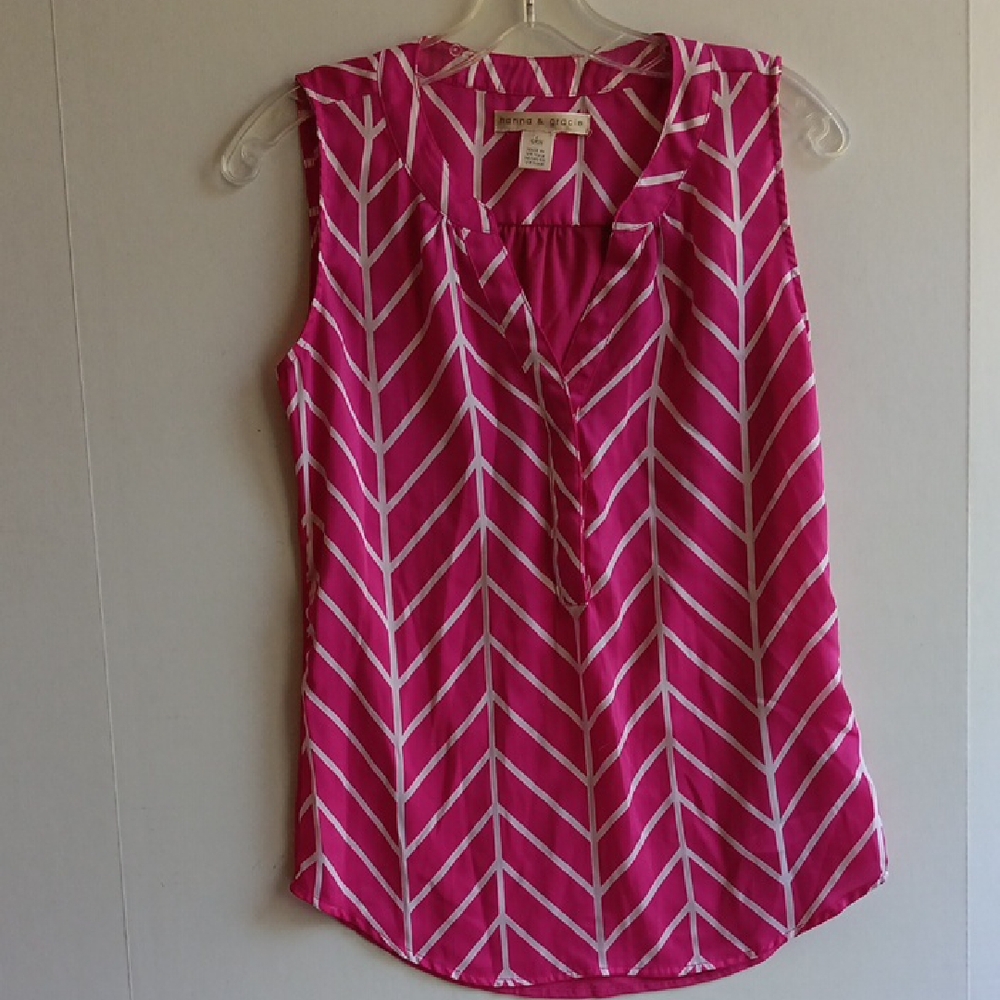 SLEEVELESS BLOUSE  V-NECK  CHEVRON  PATTERN